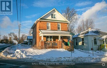 Building Photo - 306 Simcoe St