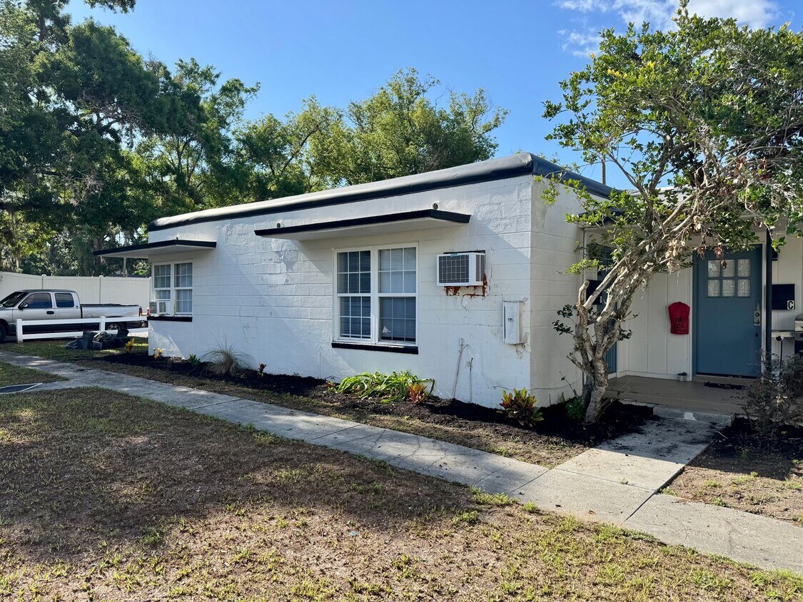 Foto principal - 2 BED 1 BATH READY TO RENT IN PLANT CITY!
