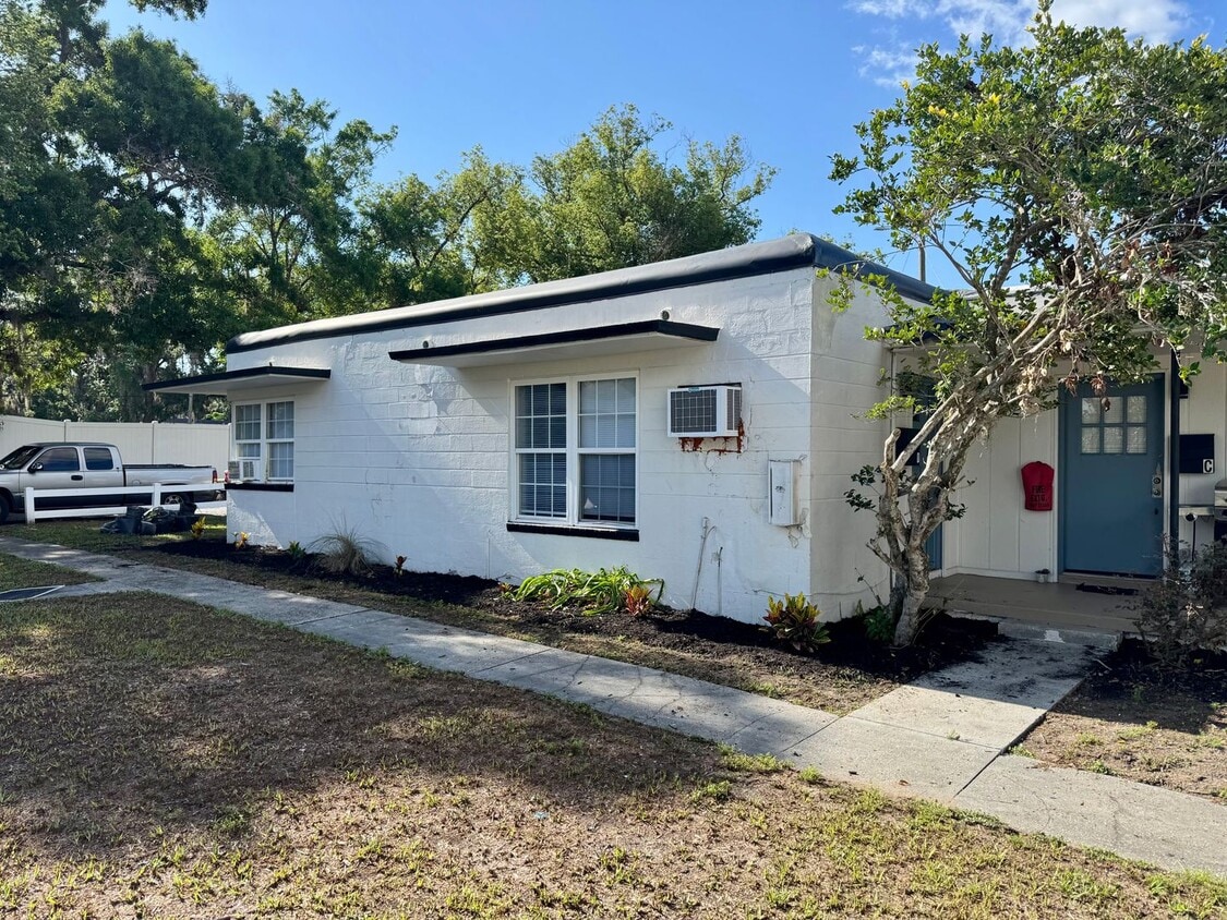 Primary Photo - 2 BED 1 BATH READY TO RENT IN PLANT CITY!