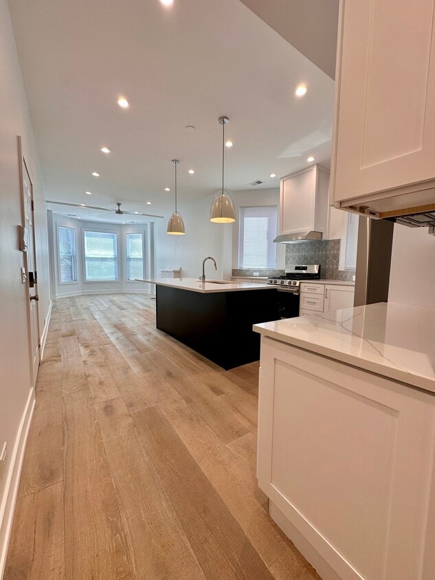Photo - 2950 N Sheffield Ave (Chicago, IL)