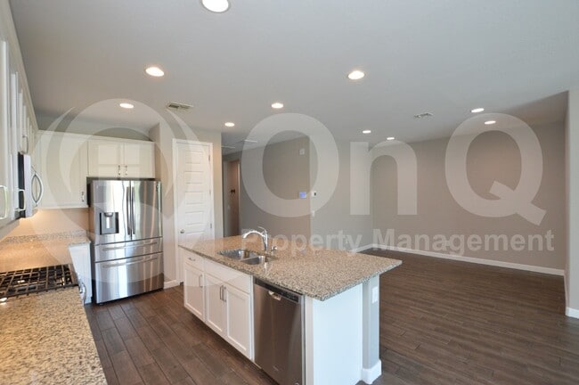 Building Photo - 716 W Anderson Dr