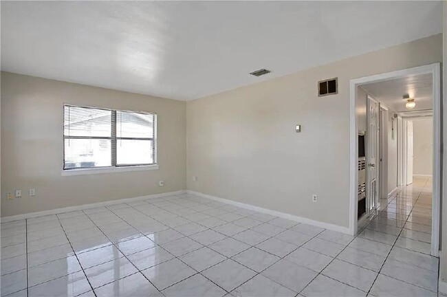 Building Photo - 1623 Ferndell Rd