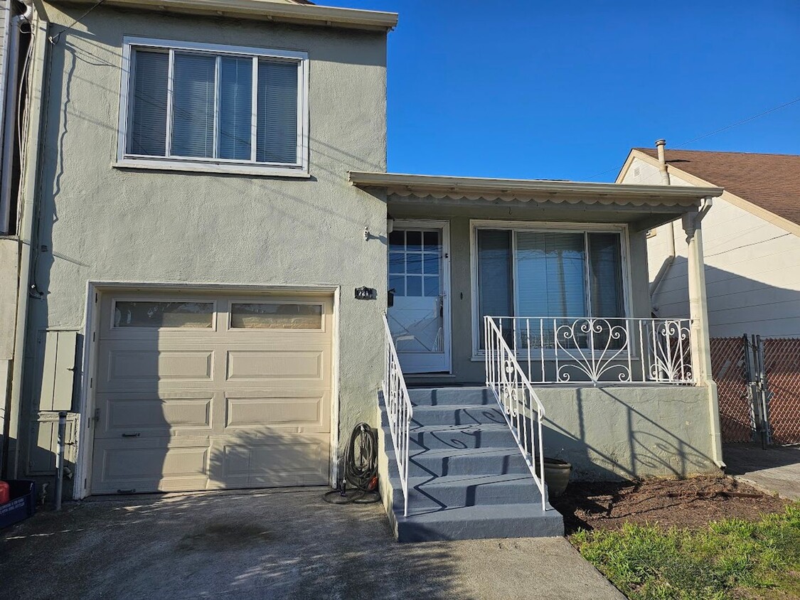 Primary Photo - Fresh 2 bedroom 1.5 bath house in San Bruno