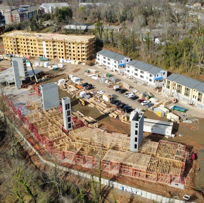 Building Photo - Vander at the Village
