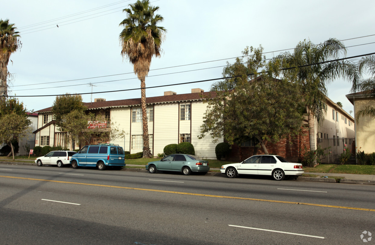 Saticoy Apartments - Saticoy Apts