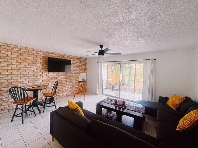 Building Photo - FULLY FURNISHED - ALL UTILITIES INCLUDED