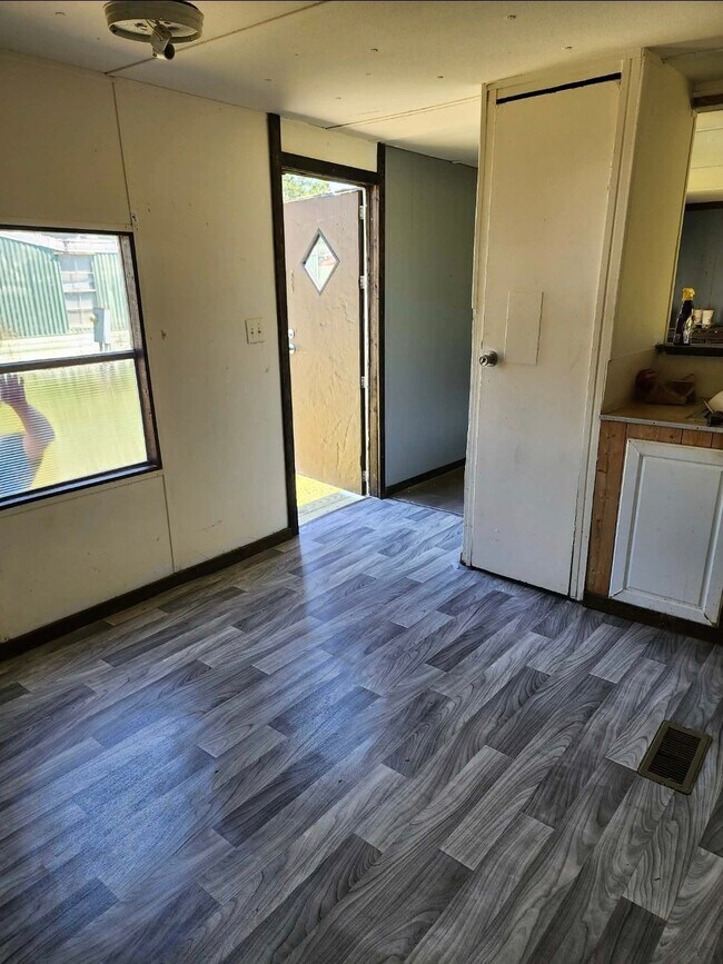 Foto del edificio - 1421 Gilbert Dr