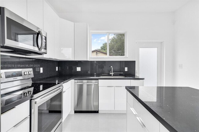 Foto del edificio - 785 SW 7th Ave