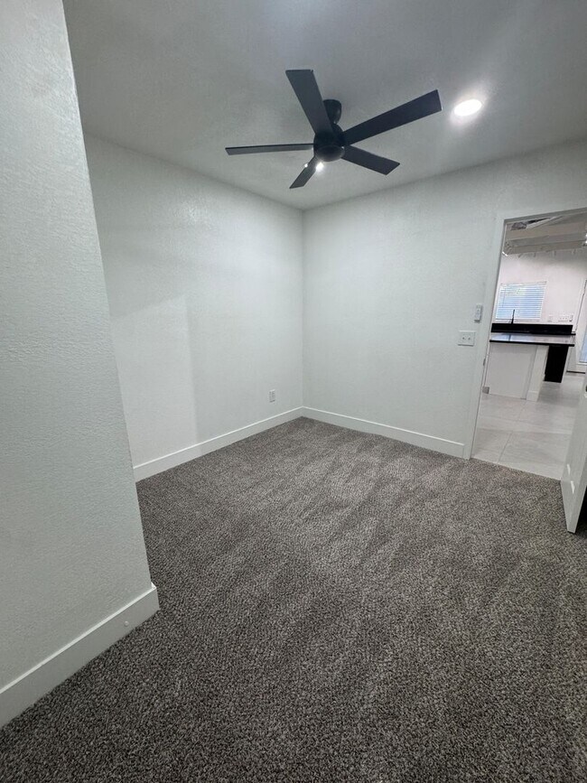 Foto del edificio - 800 Canosa Ave