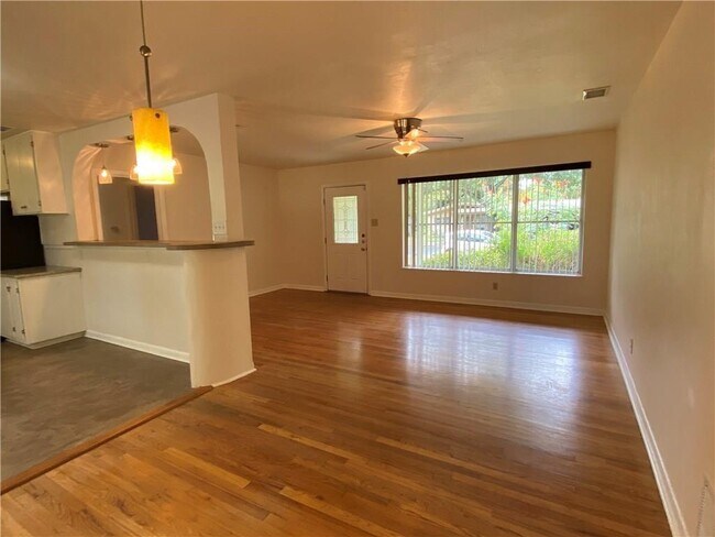 Foto del edificio - 1416 Cloverleaf Dr