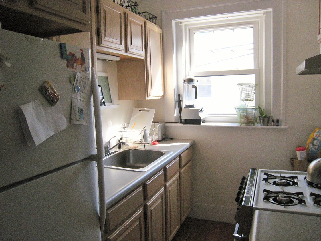 Building Photo - 588 Washington St