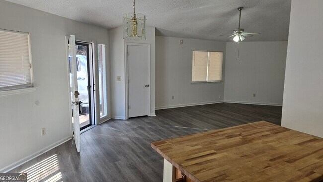 Foto del edificio - 209 Hillcrest Dr