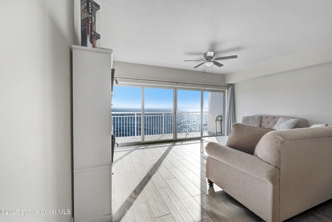 Foto del edificio - 1825 Riverside Dr