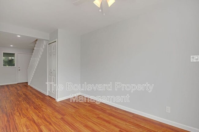 Foto del edificio - 995 Awaawaanoa Pl