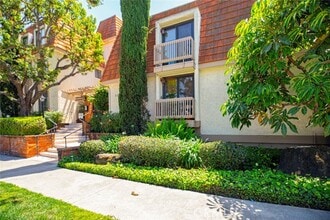 Building Photo - 10470 Riverside Dr