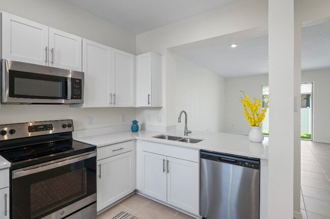 Foto del edificio - 6240 Fairmont Ln