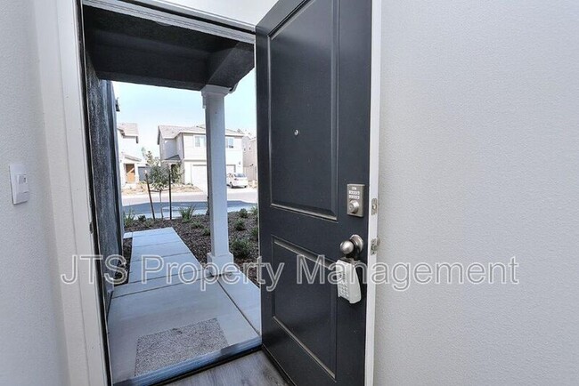 Foto del edificio - 2104 Shady Tree Cir