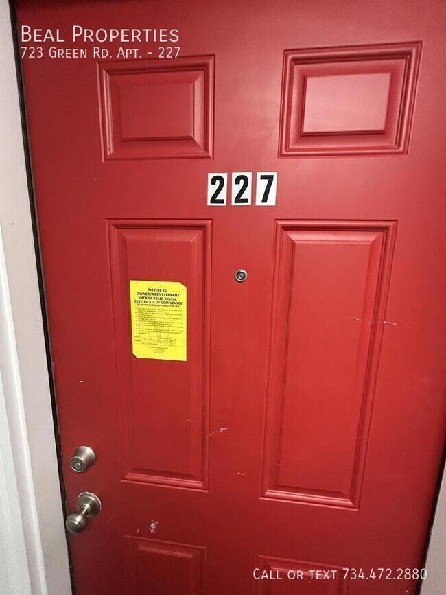 Foto del edificio - 723 Green Rd