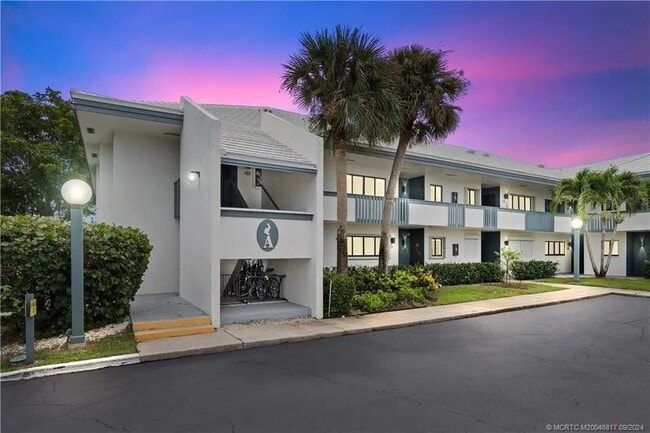 Exterior Pier Point - 175 SE Saint Lucie Blvd