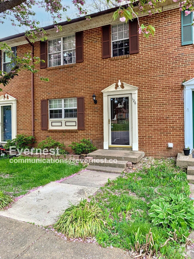 Building Photo - 126 Kings Mill Dr