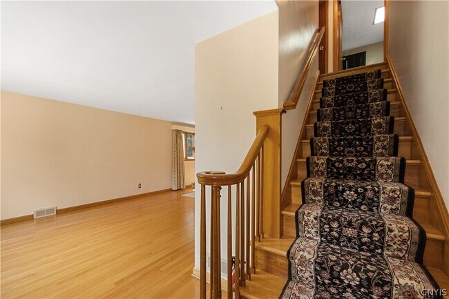 Building Photo - 444 Buckingham Ave