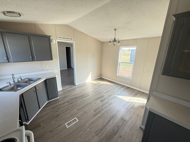 Foto del edificio - 2 Bed 1 Bath Highlandville, MO