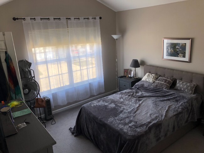 Building Photo - 495 W Lincoln Ave