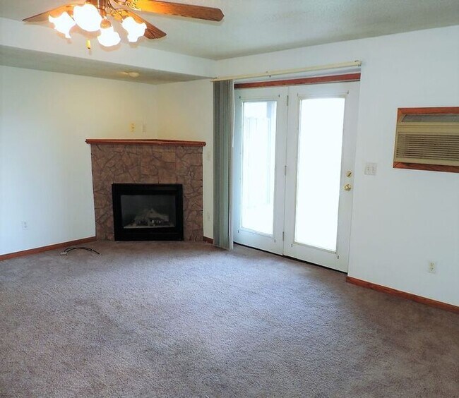 Foto del edificio - $1,250 | 2 Bedroom, 1 Bathroom Condo | Pet Friendly* | Available for an August 7th, 2026 Move In!