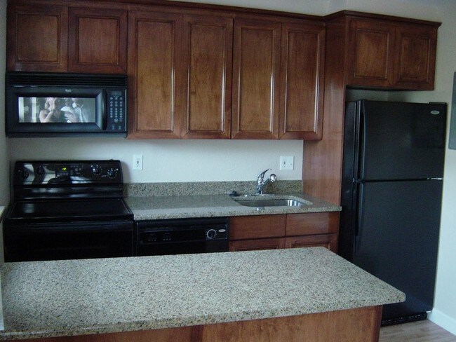 Building Photo - 807 Weldona Ln
