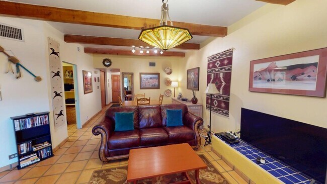 Foto del edificio - Charming two bedroom close to downtown. Furnished long term rental.