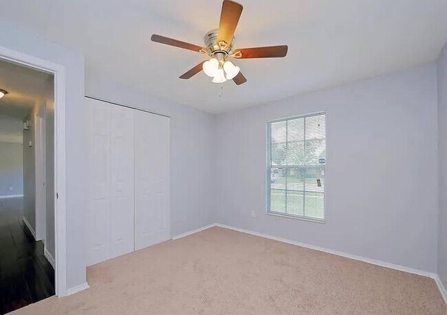 Foto del edificio - 2633 Kenwood Dr W