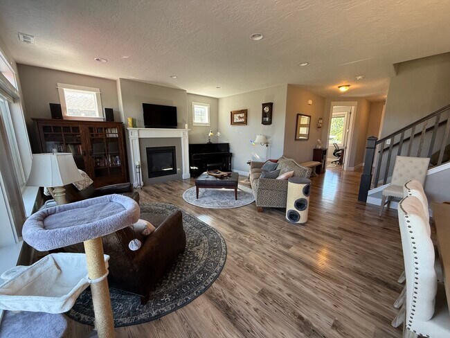 Building Photo - 3437 Tschache Ln