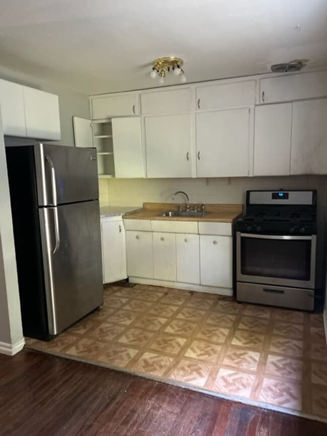 Building Photo - 2 Bedroom 1 bath Close to OU Campus