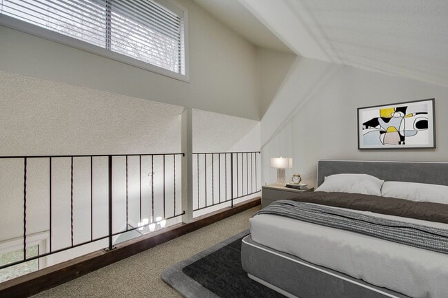 Foto del edificio - Crestline Triplex