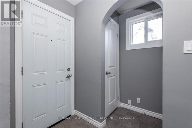 Building Photo - 210 Owen St