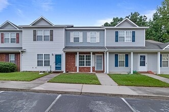 Building Photo - 305 Meadowbrook Ln