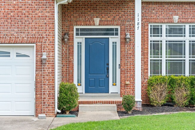 Building Photo - Pet Friendly Three Bedroom with Bonus!