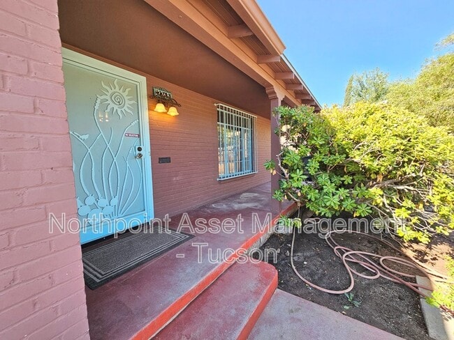 Building Photo - 2348 E Drachman St