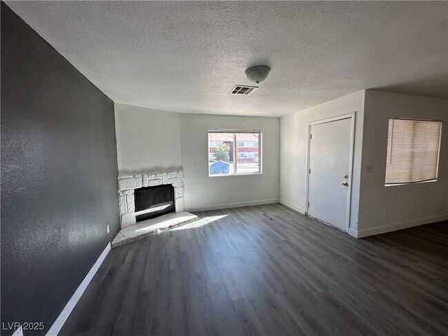 Foto del edificio - 6966 Issac Ave