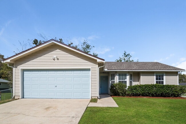 Building Photo - 3032 Twin Oak Dr S