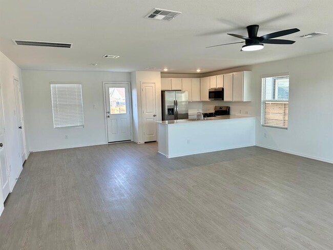 Building Photo - 281 Bugbee