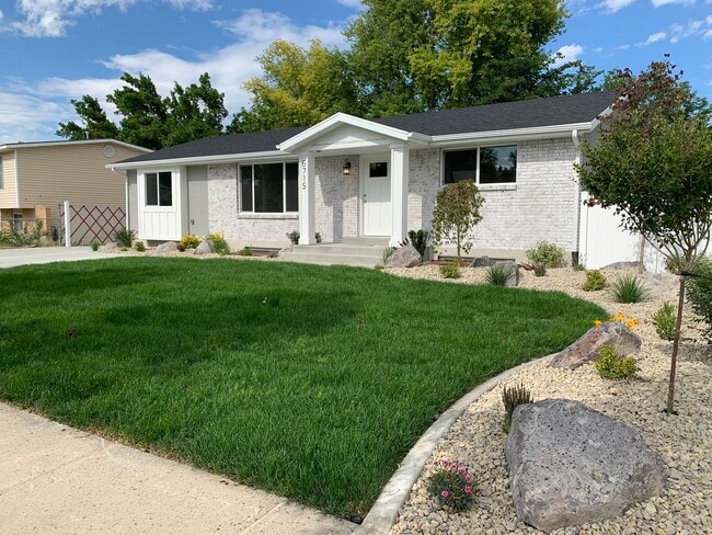 Building Photo - 6715 S Somerset Dr