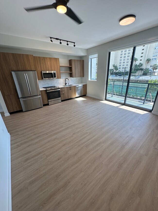 Foto del edificio - 905 NE 92nd St