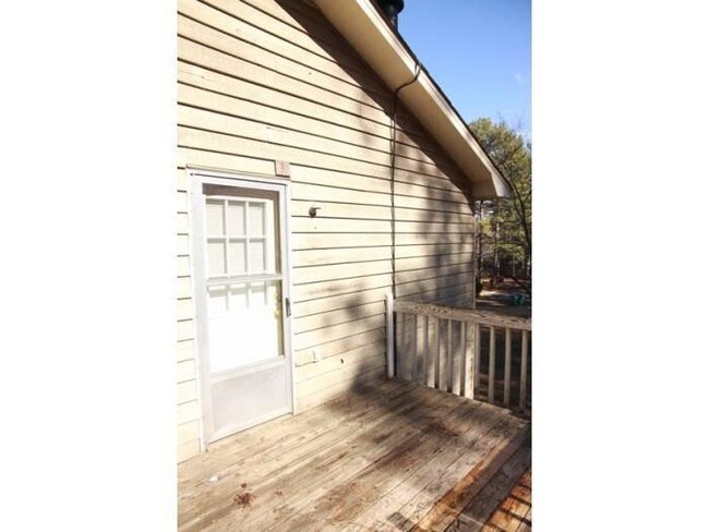 Building Photo - 132 Pinehurst Ct