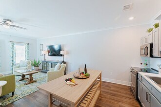Building Photo - Beverly Villas