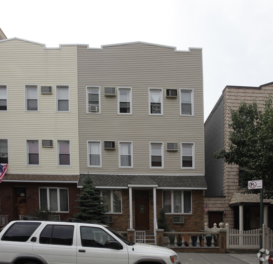 Building Photo - 112 Conselyea St
