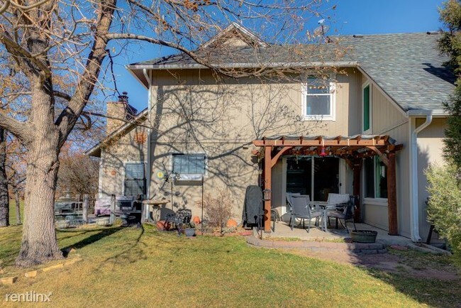 Building Photo - 2675 S Xanadu Way