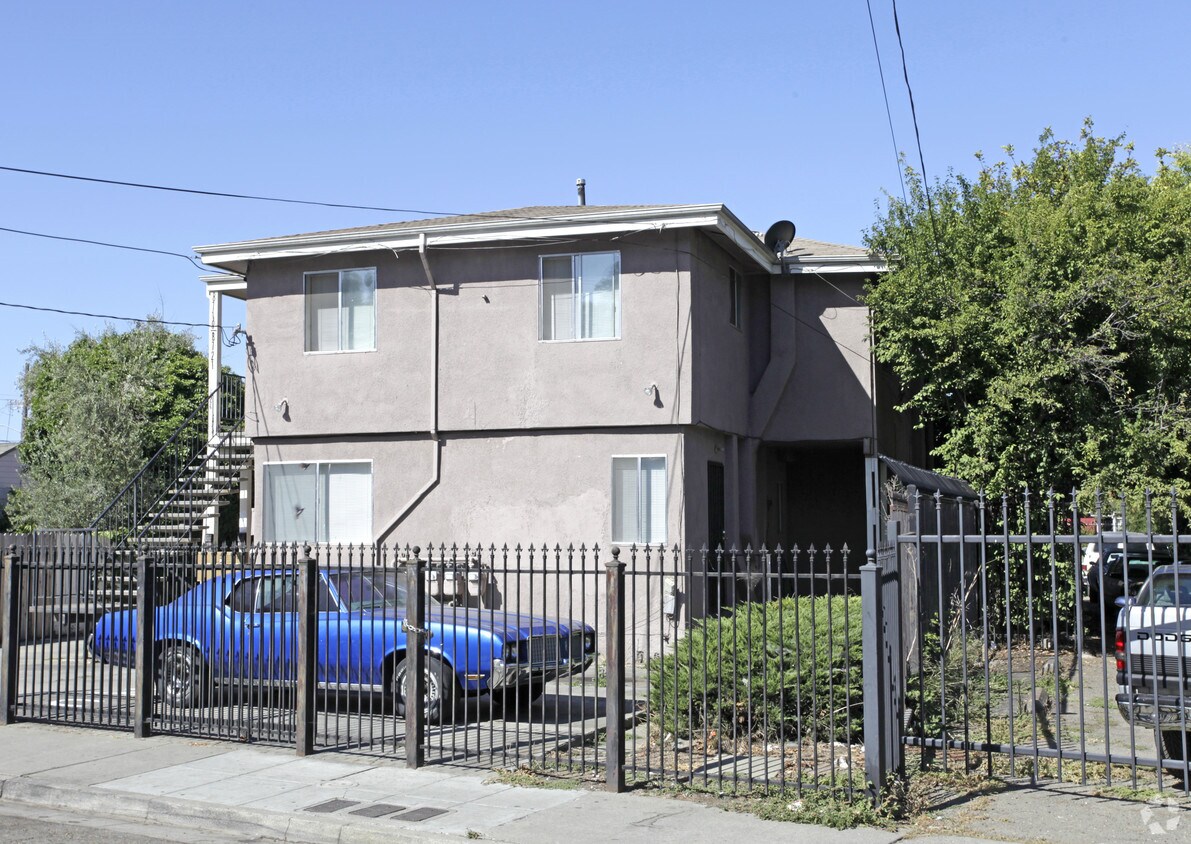 Building Photo - 8719-8723 Hillside St
