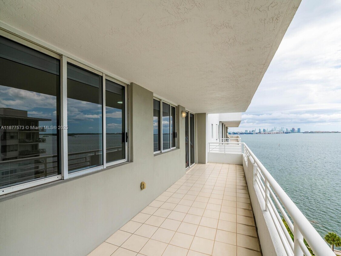 Foto principal - 1402 Brickell Bay Dr
