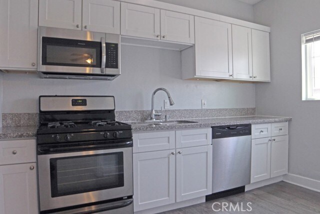 Building Photo - 3111 Kenwood Ave